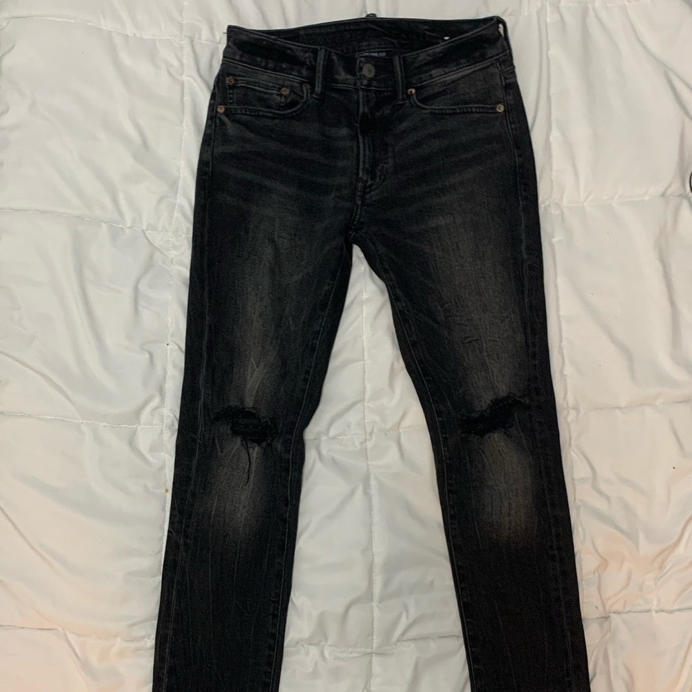 BLACK RIPPED AMERICAN EAGLE JEANS (MENS)